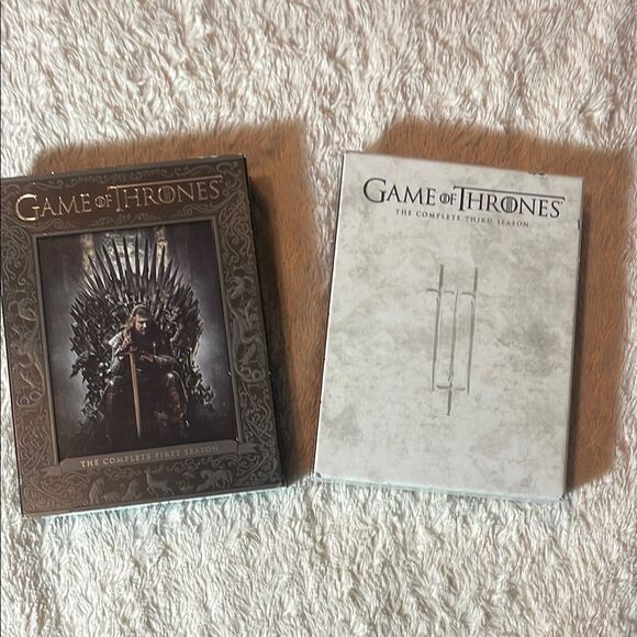 Game of thrones DVDs seasons 1 and 3 - Picture 1 of 7